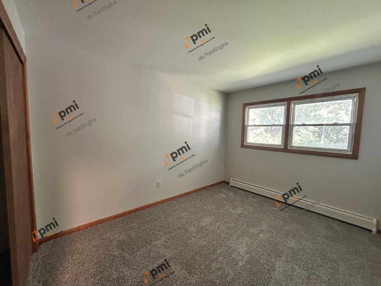 2591 Parkview St #2 - Photo 7 of 10