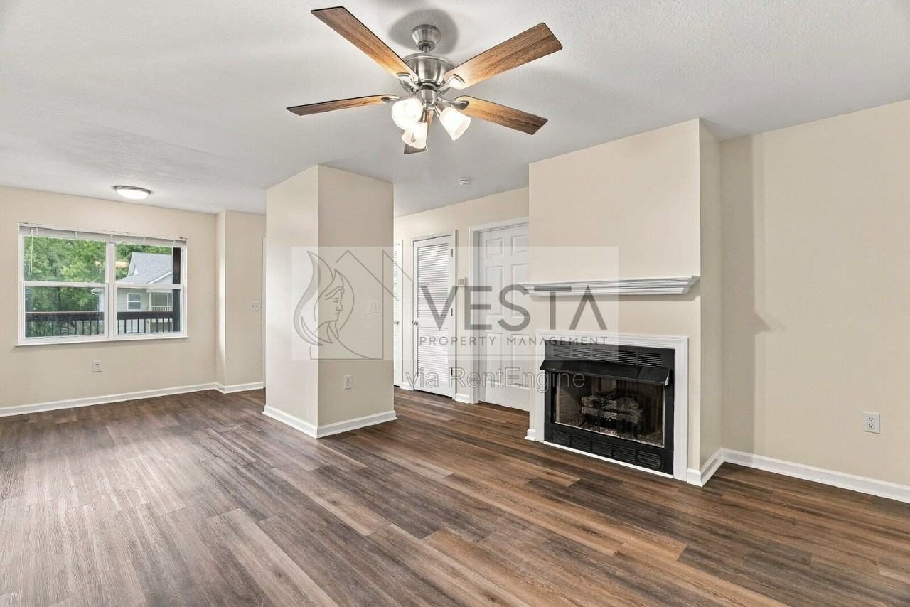 605 Carlyle Way - Photo 2 of 25