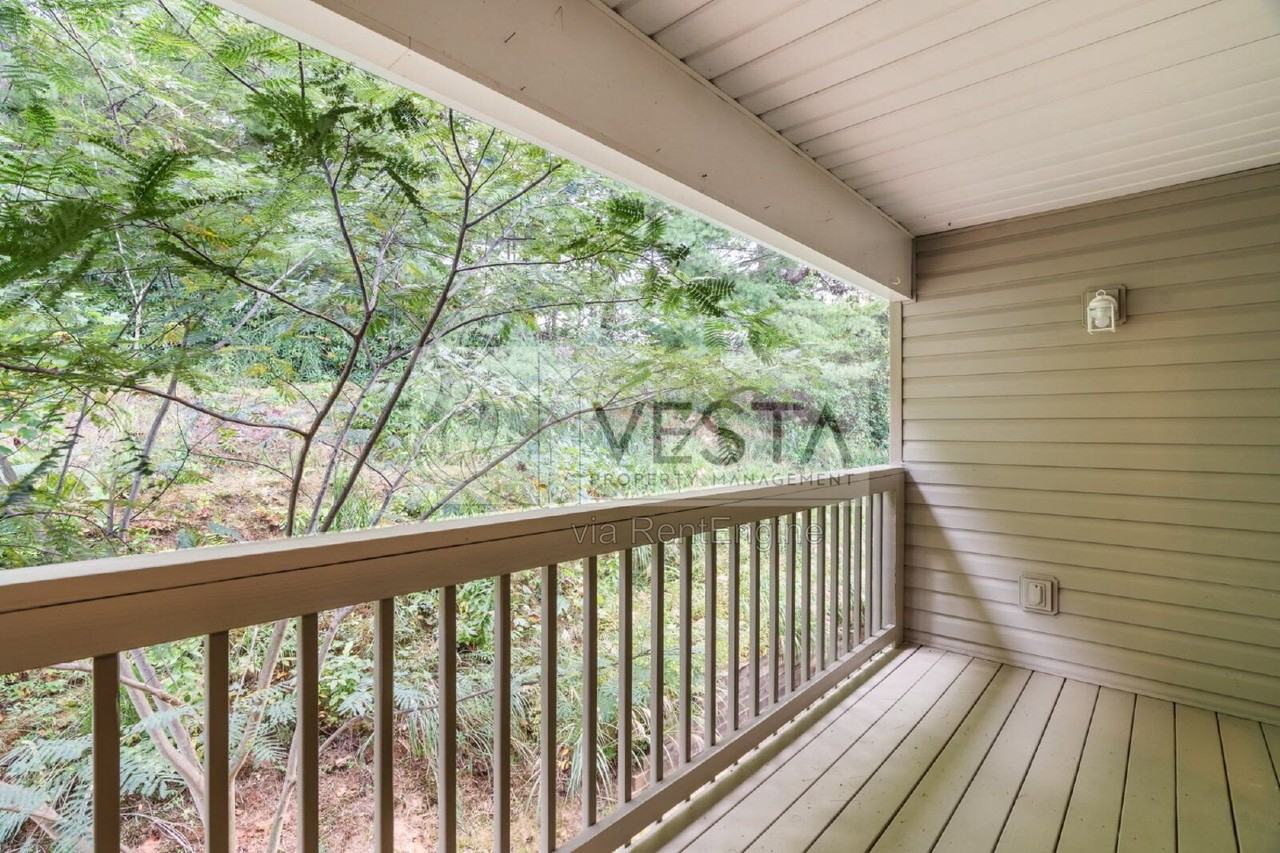 605 Carlyle Way - Photo 3 of 25