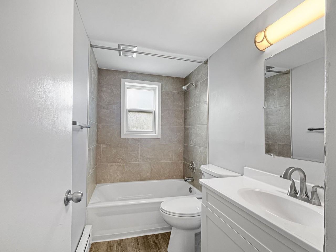 533 W 20th St #5 - Photo 2 of 7