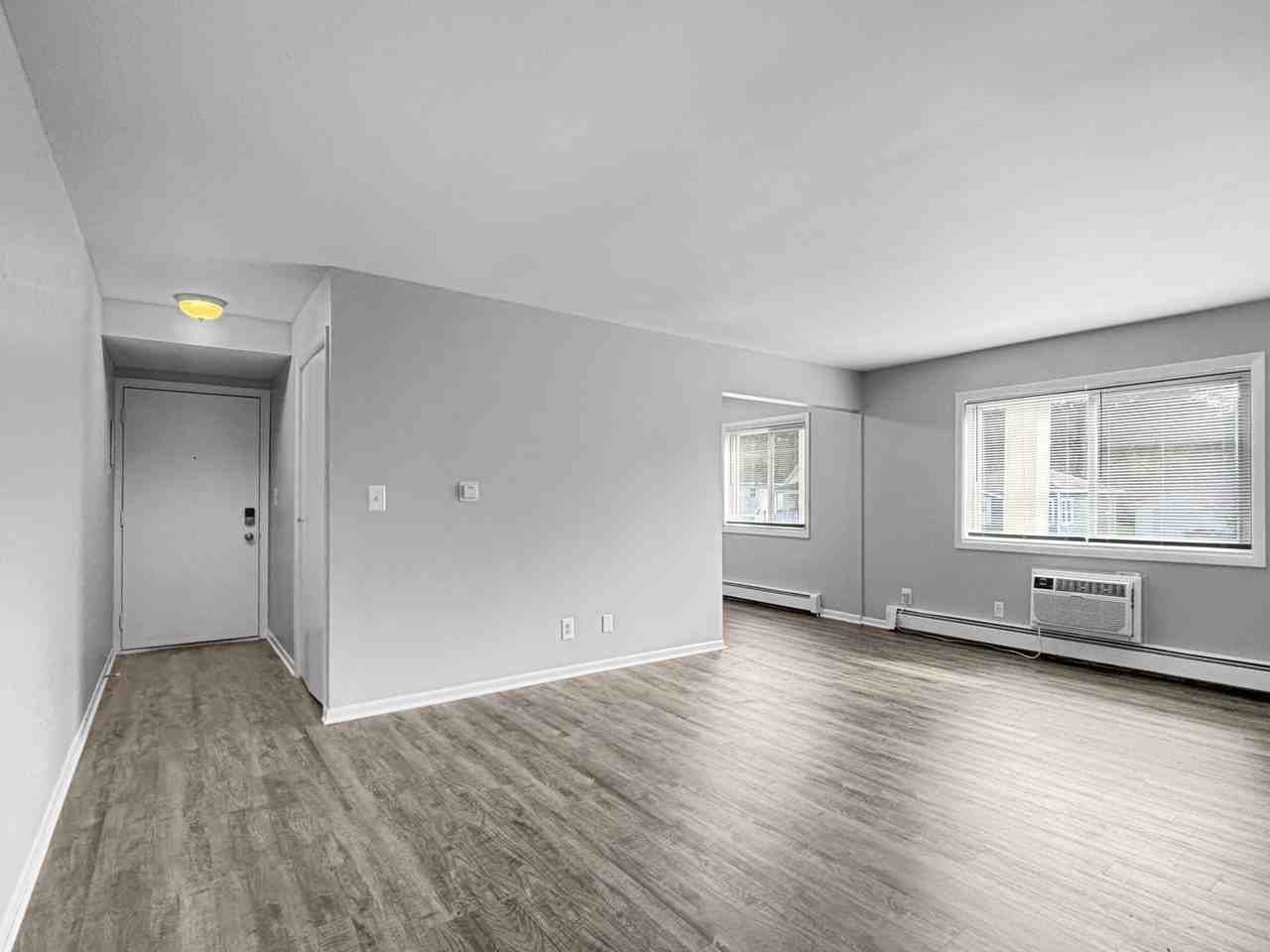 533 W 20th St #5 - Photo 3 of 7