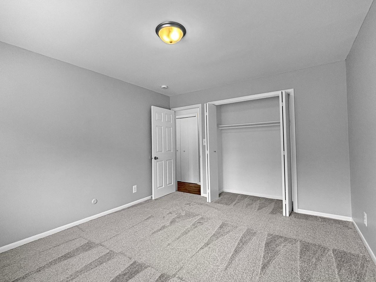 531 W 20th St #28 - Photo 2 of 5
