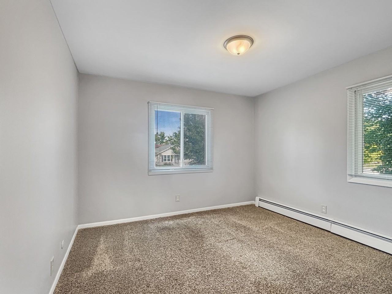531 W 20th St #28 - Photo 3 of 5