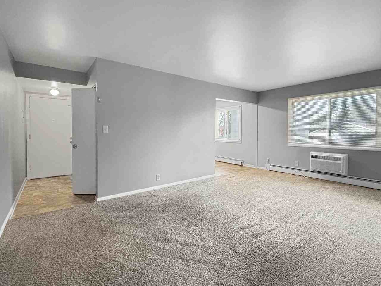 531 W 20th St #32 - Photo 3 of 5