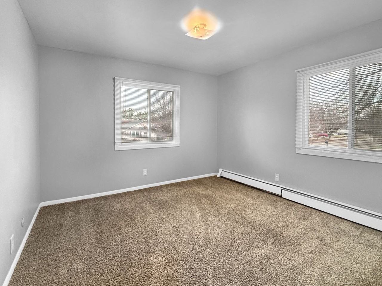 531 W 20th St #32 - Photo 4 of 5