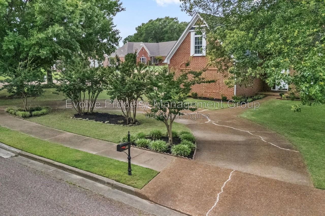 1405 Asbury Dr - Photo 2 of 50