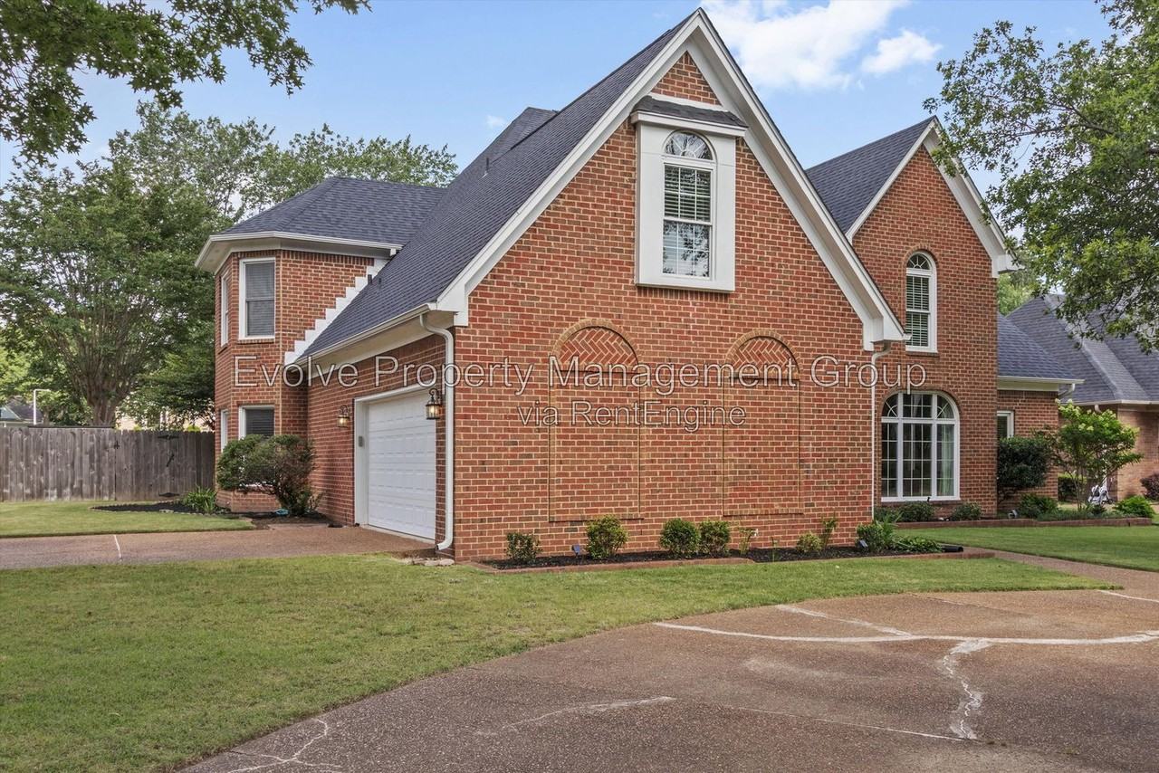 1405 Asbury Dr - Photo 3 of 50