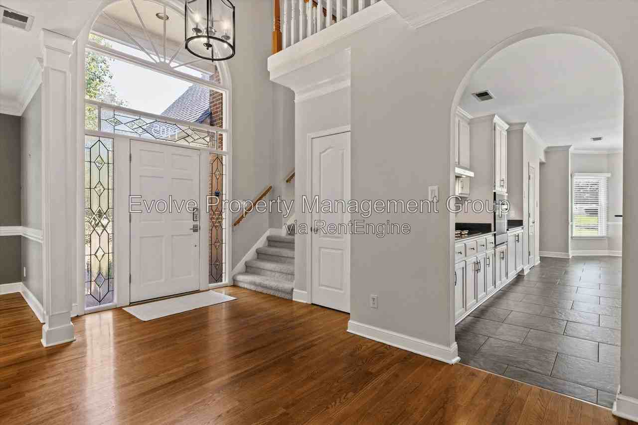 1405 Asbury Dr - Photo 5 of 50