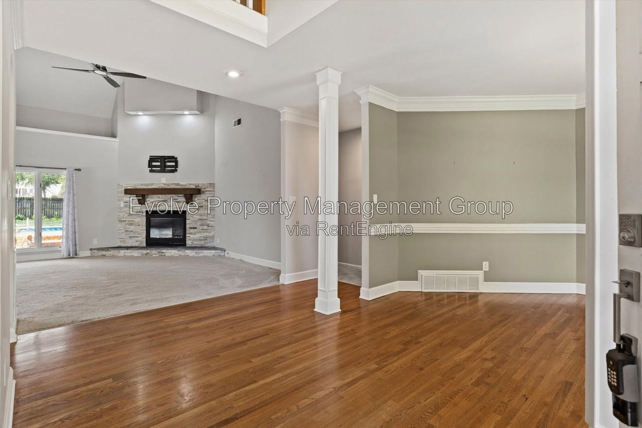 1405 Asbury Dr - Photo 6 of 50