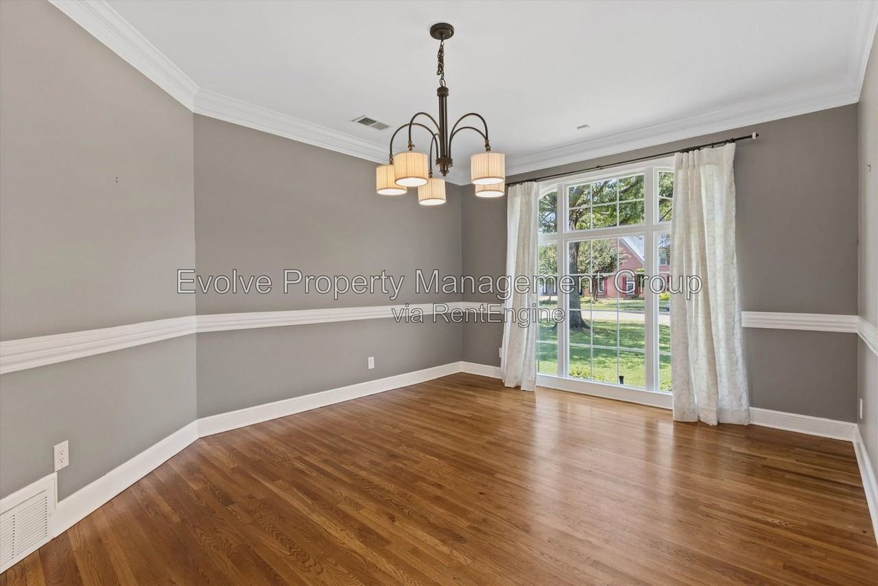 1405 Asbury Dr - Photo 7 of 50
