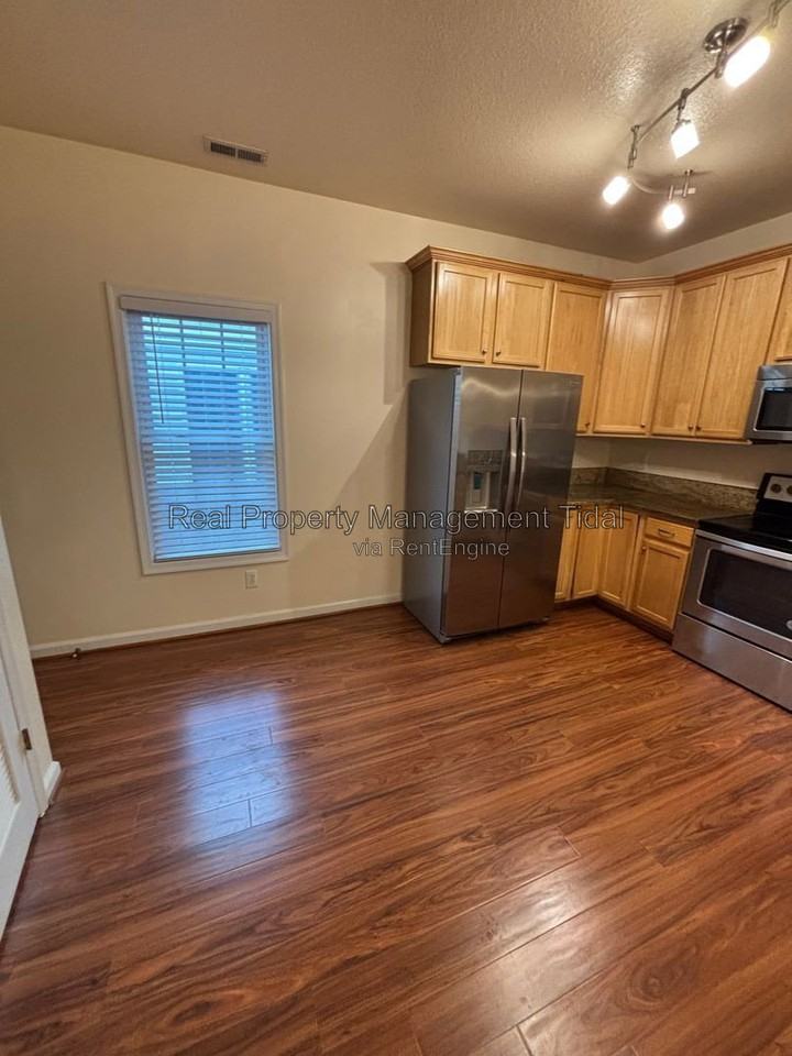 1464 Oliver Ave - Photo 3 of 24