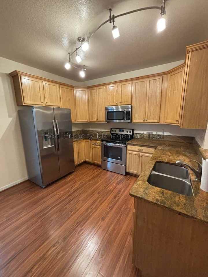 1464 Oliver Ave - Photo 4 of 24