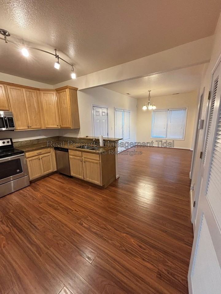1464 Oliver Ave - Photo 5 of 24