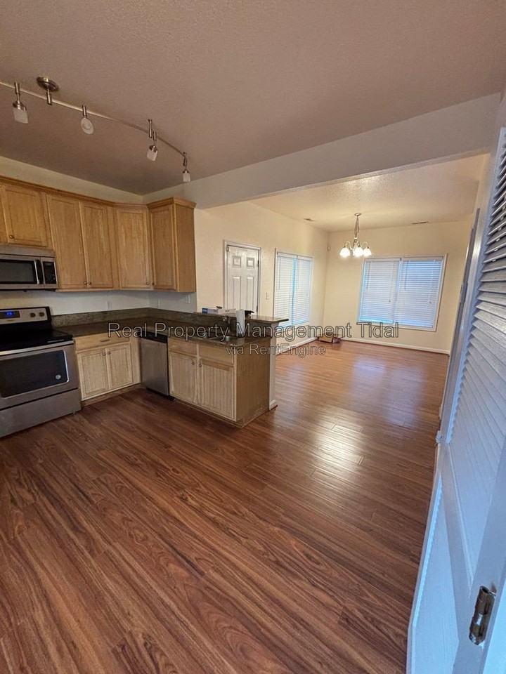 1464 Oliver Ave - Photo 7 of 24