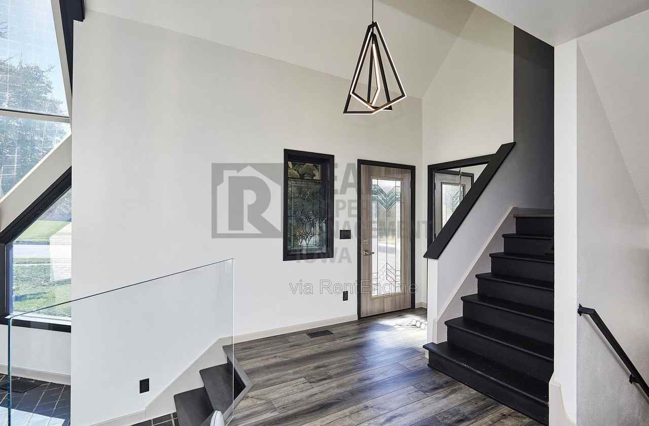 4601 Ashworth Rd - Photo 5 of 34