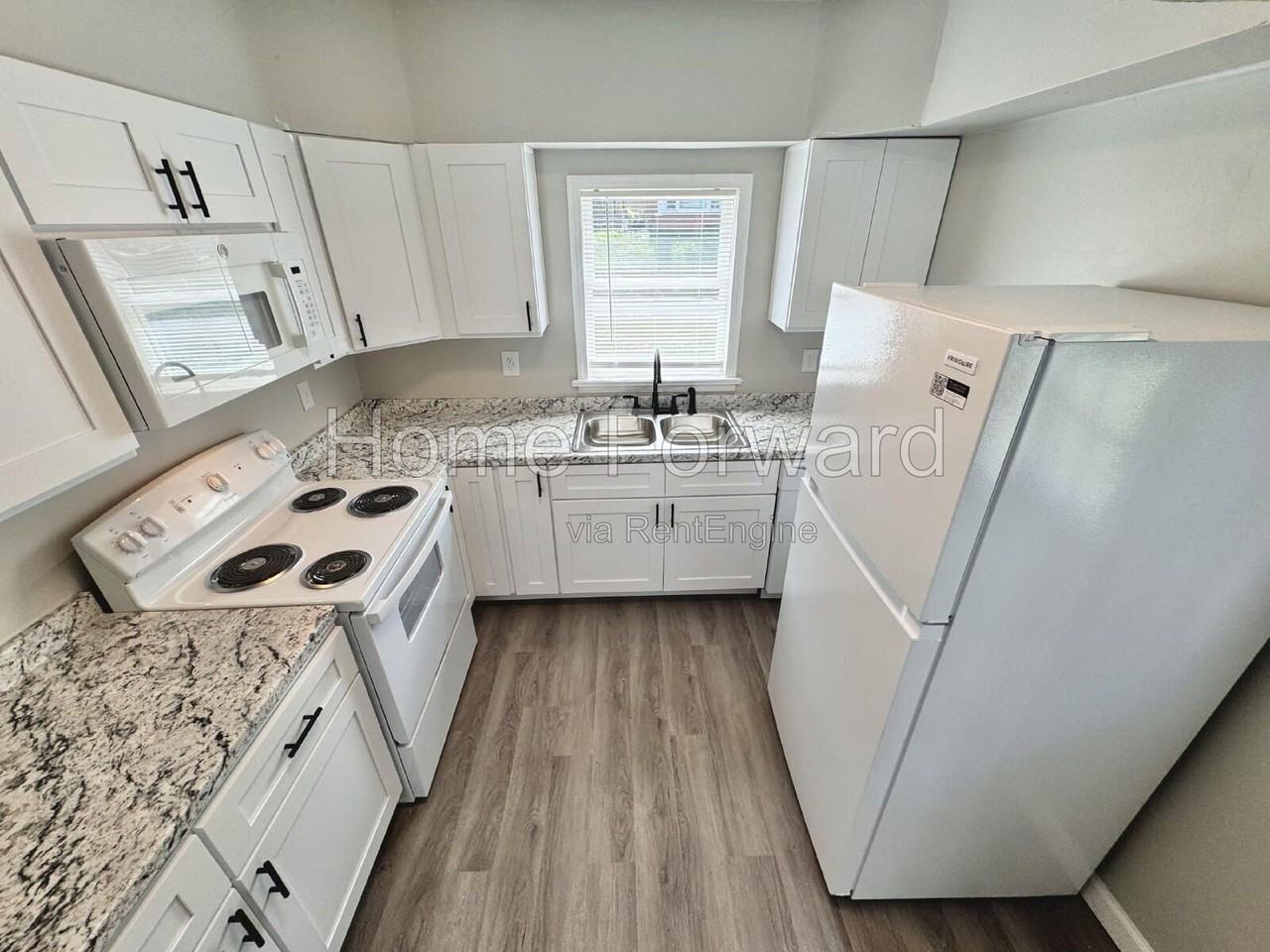 804 Bennett Ave - Photo 7 of 14