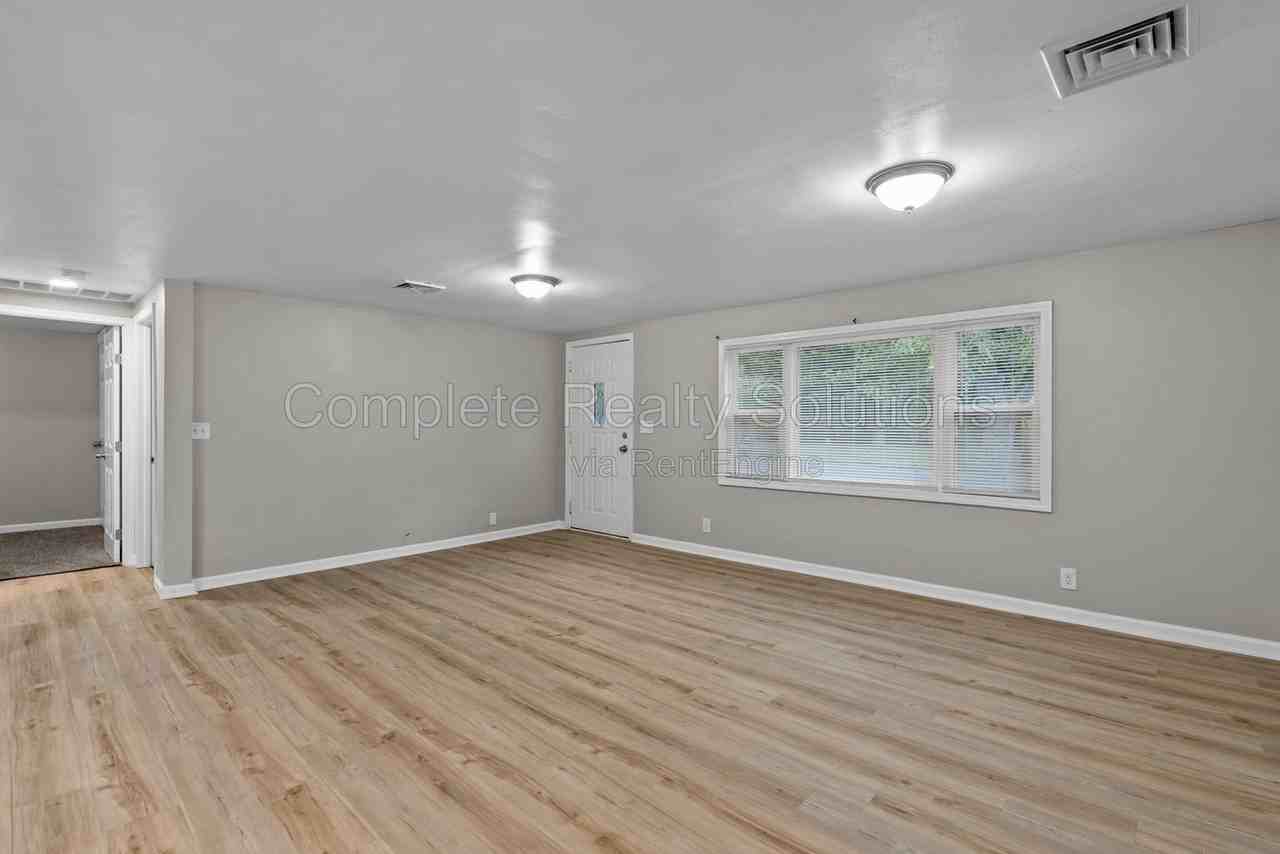 2275 Maxville Ln - Photo 5 of 37
