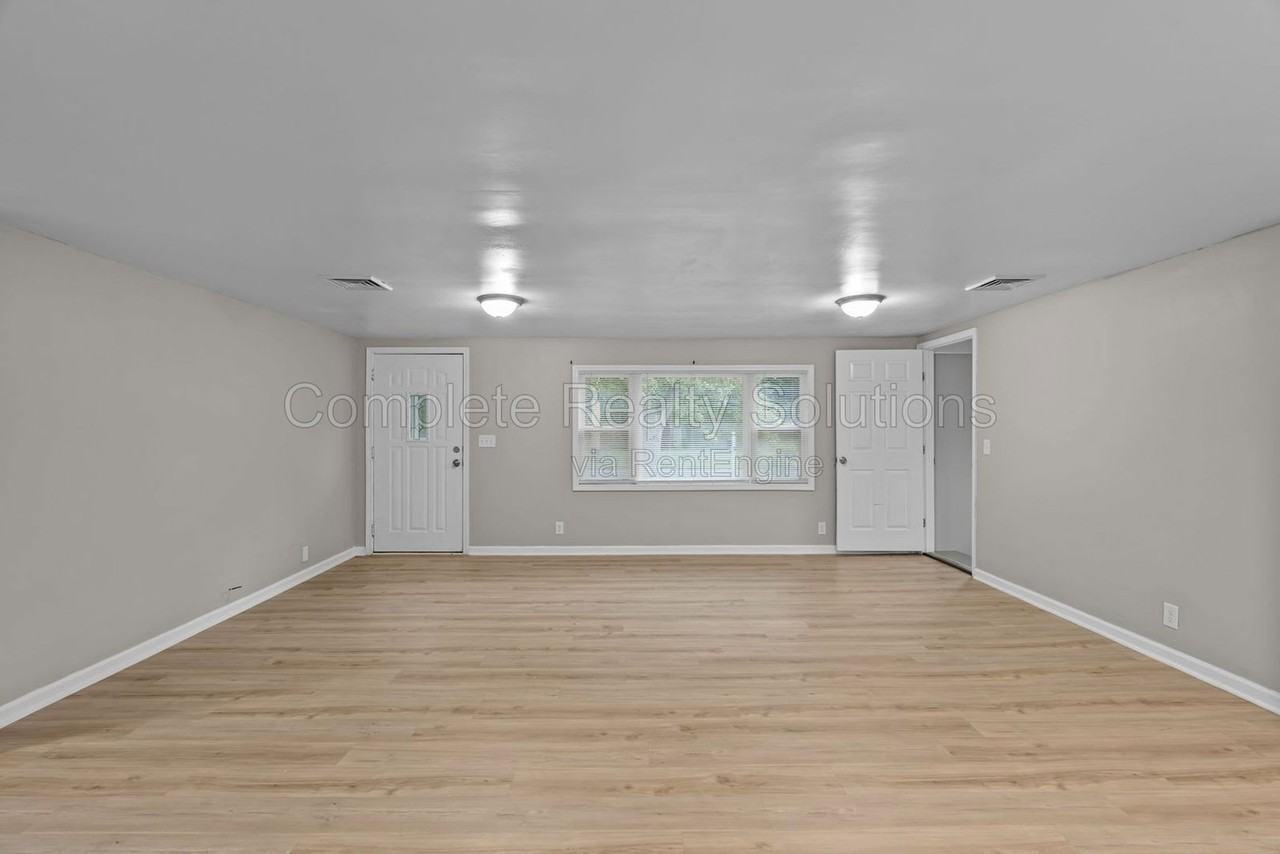 2275 Maxville Ln - Photo 6 of 37