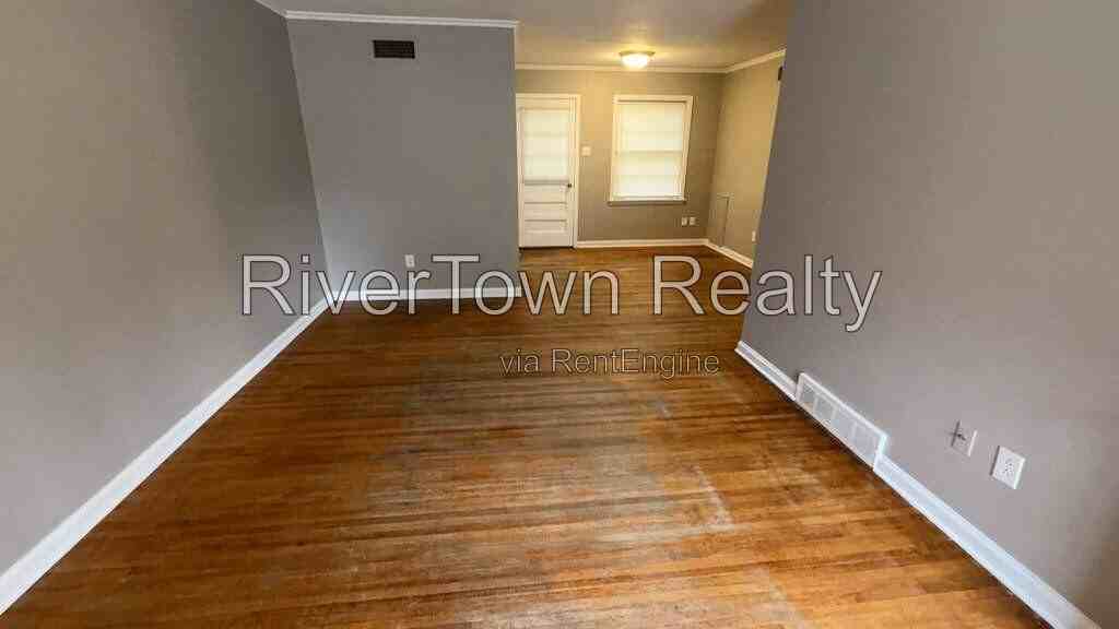 940 Stratford Rd - Photo 3 of 20