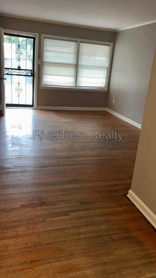 940 Stratford Rd - Photo 4 of 20