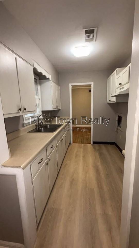 940 Stratford Rd - Photo 6 of 20