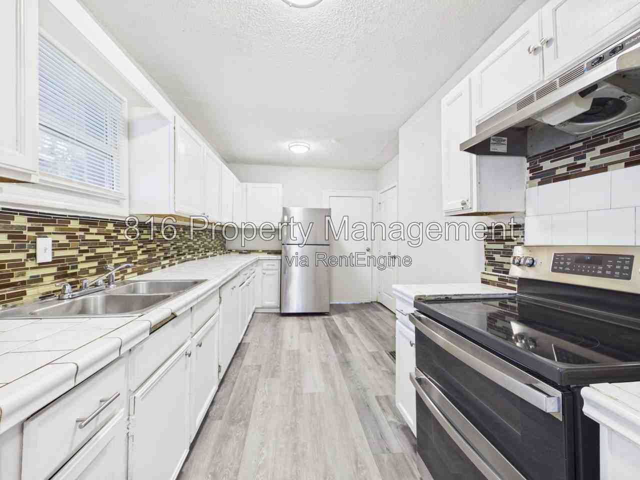5420 Jackson Ave - Photo 2 of 15
