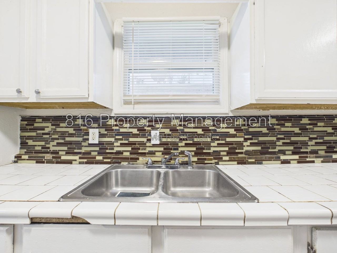 5420 Jackson Ave - Photo 6 of 15