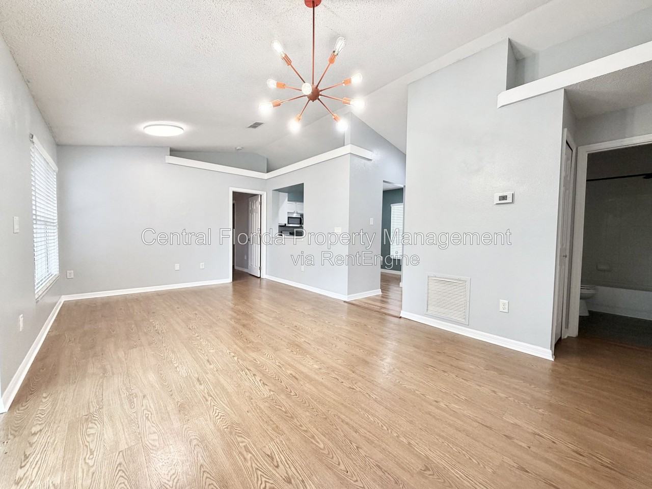 12249 Woodglen Cir - Photo 6 of 20