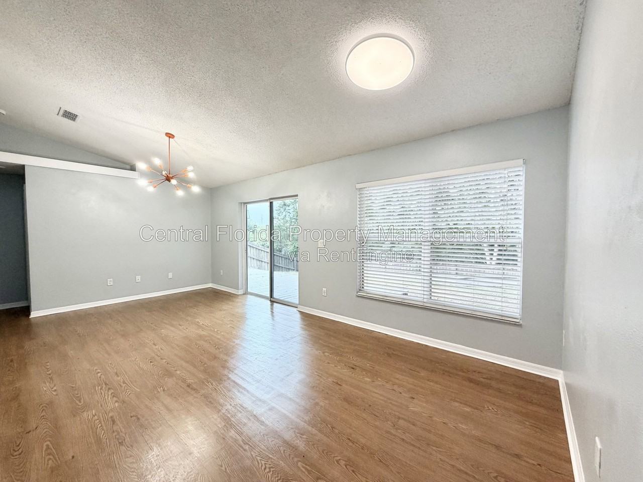 12249 Woodglen Cir - Photo 7 of 20