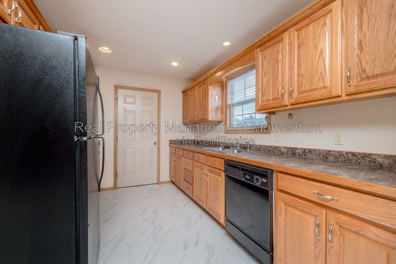 3935 S Jonathan Ave - Photo 2 of 27