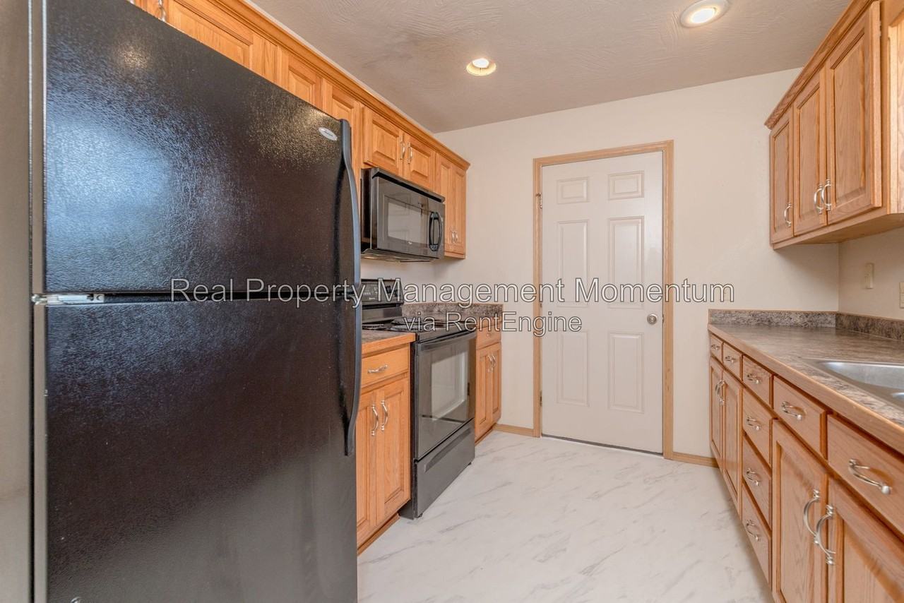 3935 S Jonathan Ave - Photo 3 of 27