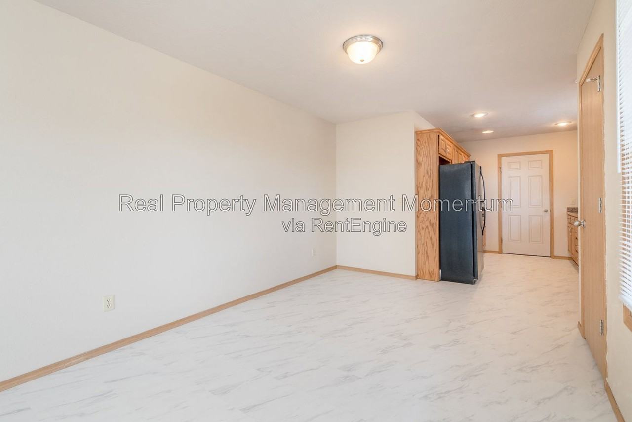 3935 S Jonathan Ave - Photo 4 of 27