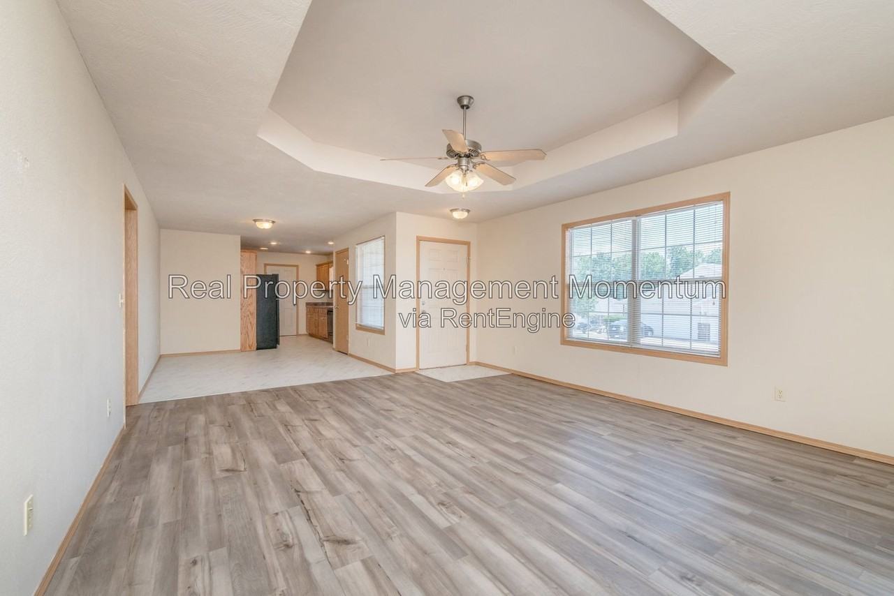 3935 S Jonathan Ave - Photo 6 of 27