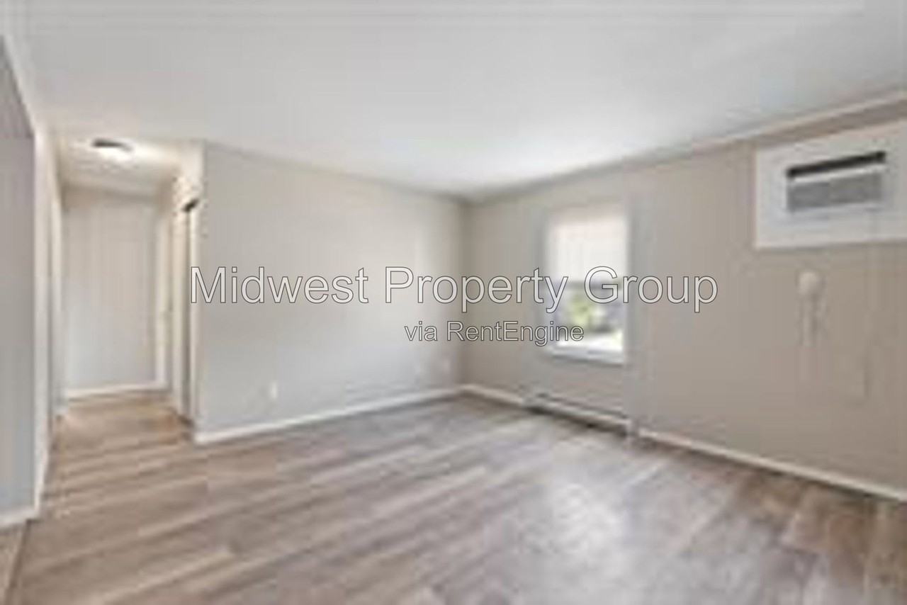 560 E Cherry St #302 - Photo 3 of 15