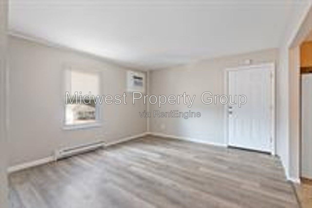 560 E Cherry St #302 - Photo 4 of 15