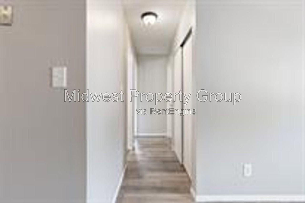 560 E Cherry St #302 - Photo 5 of 15