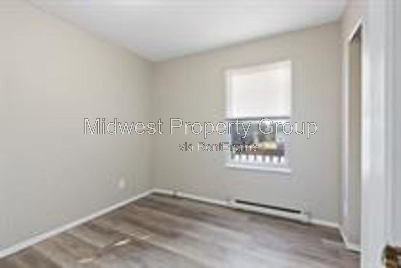 560 E Cherry St #302 - Photo 6 of 15