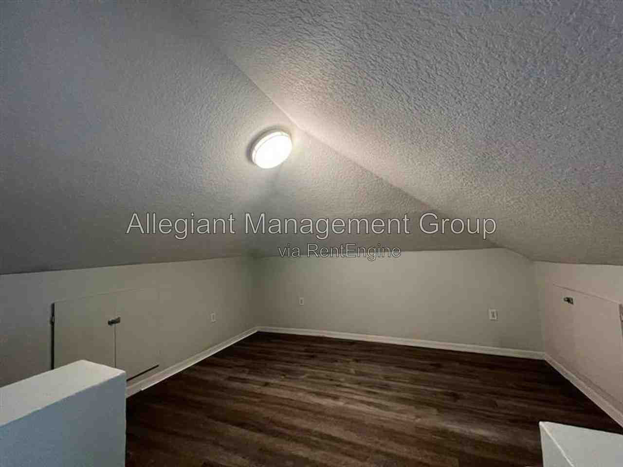 228 N Beaumont Ave #5 - Photo 3 of 11