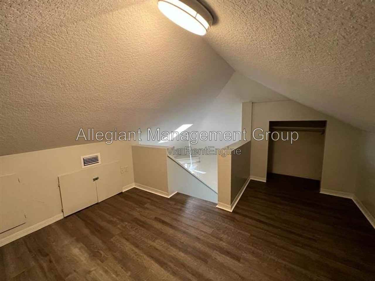 228 N Beaumont Ave #5 - Photo 4 of 11