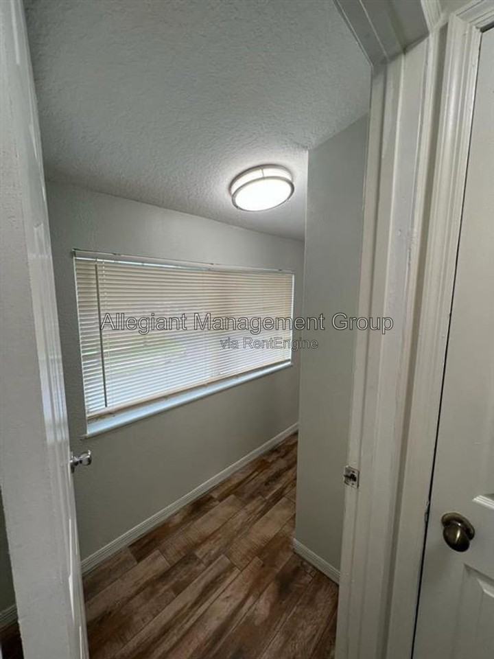 228 N Beaumont Ave #5 - Photo 7 of 11
