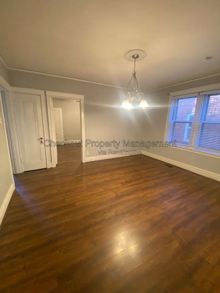 5049 Lindenwood Ave - Photo 3 of 10