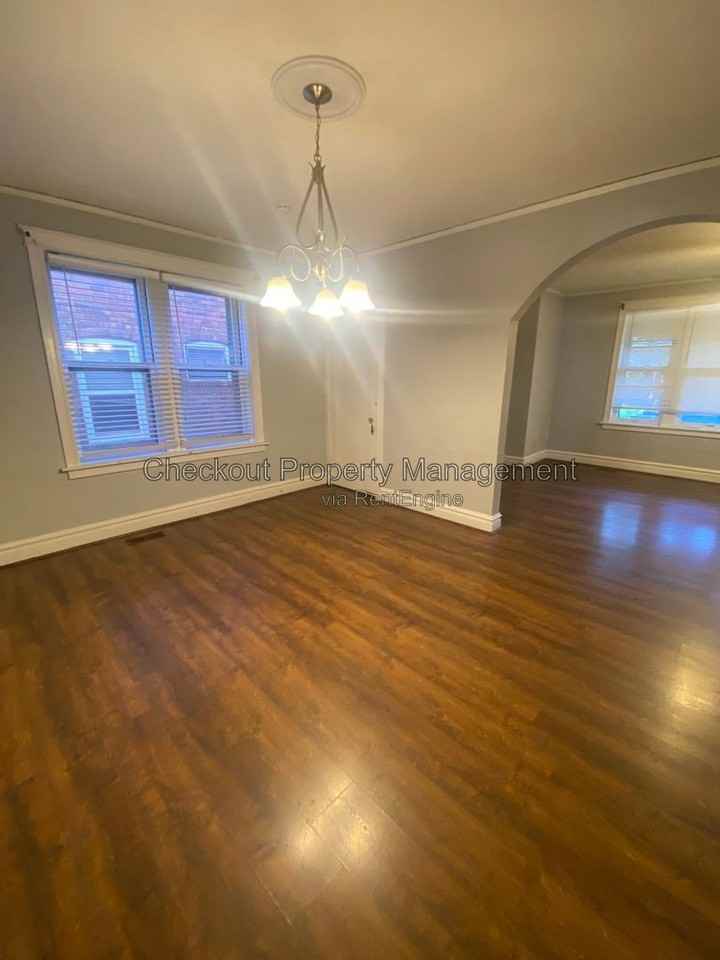 5049 Lindenwood Ave - Photo 4 of 10