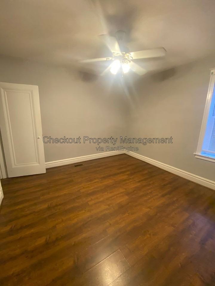 5049 Lindenwood Ave - Photo 5 of 10