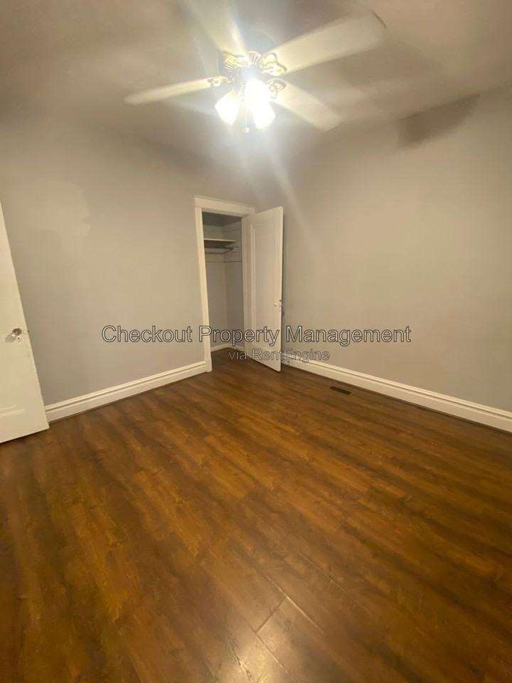 5049 Lindenwood Ave - Photo 6 of 10