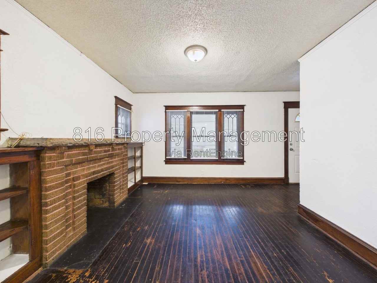 5527 Brooklyn Ave - Photo 3 of 16
