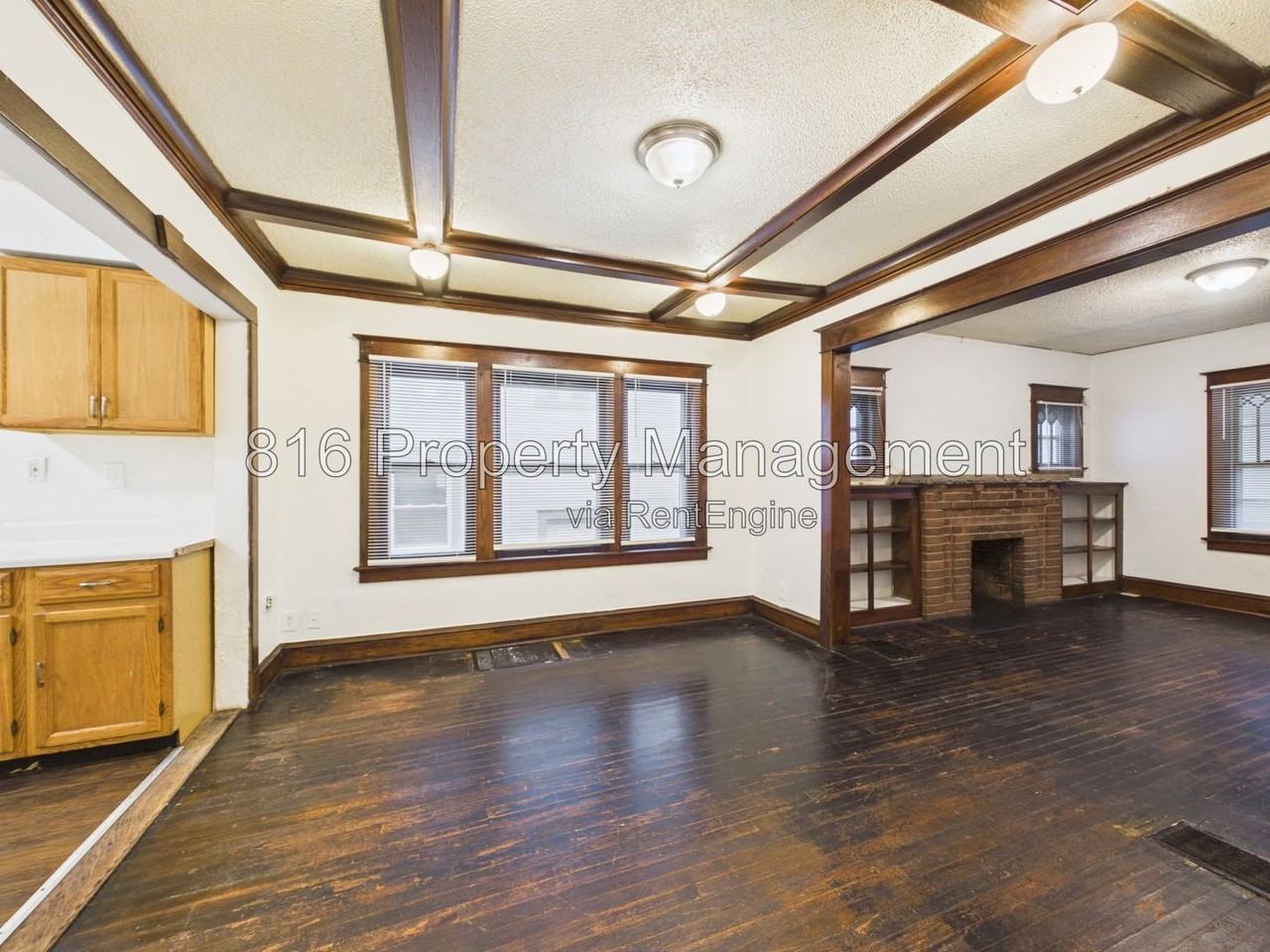5527 Brooklyn Ave - Photo 7 of 16