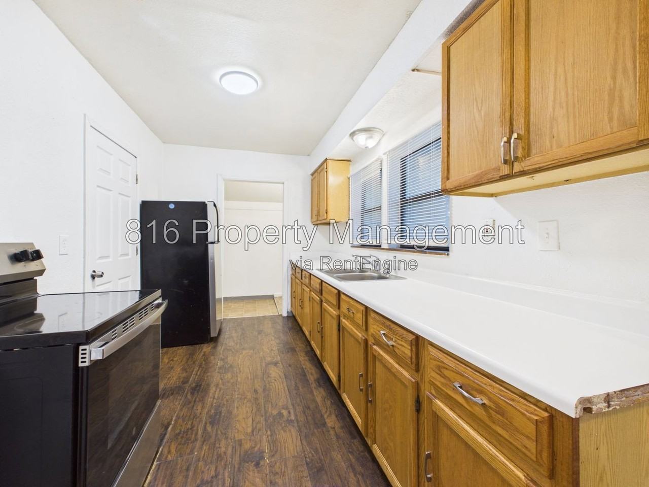 5527 Brooklyn Ave - Photo 7 of 18