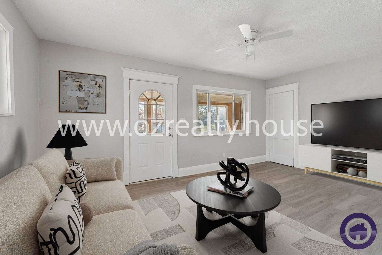 1214 Slater St - Photo 2 of 18