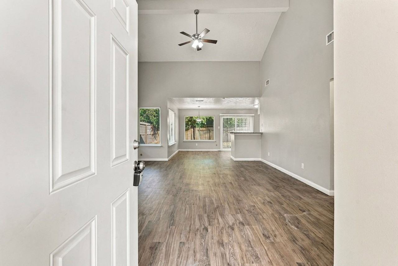 23927 Tayloe House Ln - Photo 2 of 25