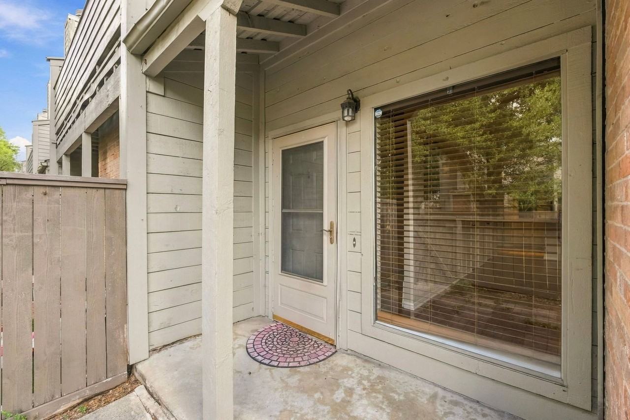 1646 Prairie Mark Ln - Photo 2 of 24